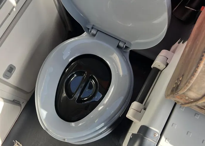 Rent A Blue Classics' S Campervan For Your Road Trip In -volkswagen T3 Portimão